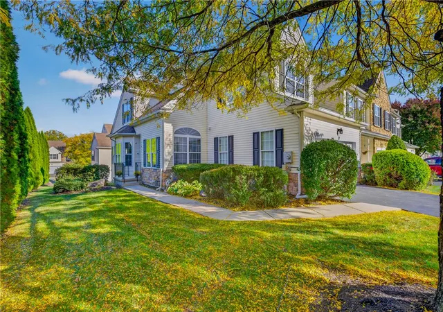 Photo 3 of Sale Pending at 27 Cobblestone Dr, Easton, PA 18045 | MLS# 785906 | Listing updated on 2026-10-11