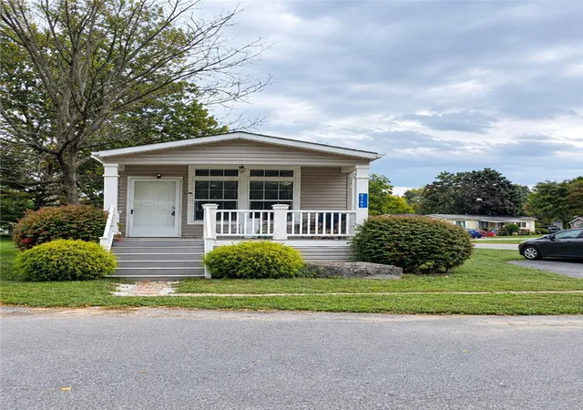 Photo 2 of Manufactured home for sale at 8785 Breinig Run Cir, Breinigsville, PA 18031 | MLS# 785664 | Listing updated on 2026-10-10