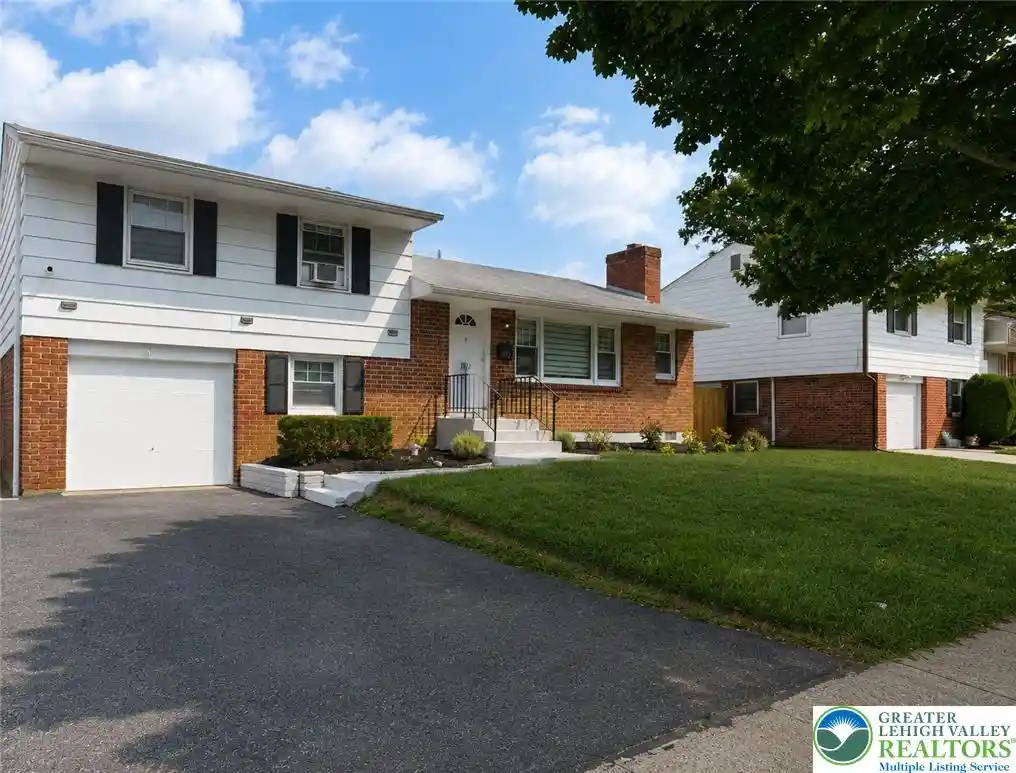 Single family home for sale at 1972 Collingswood Dr, Bethlehem, PA 18018 | MLS# 786006