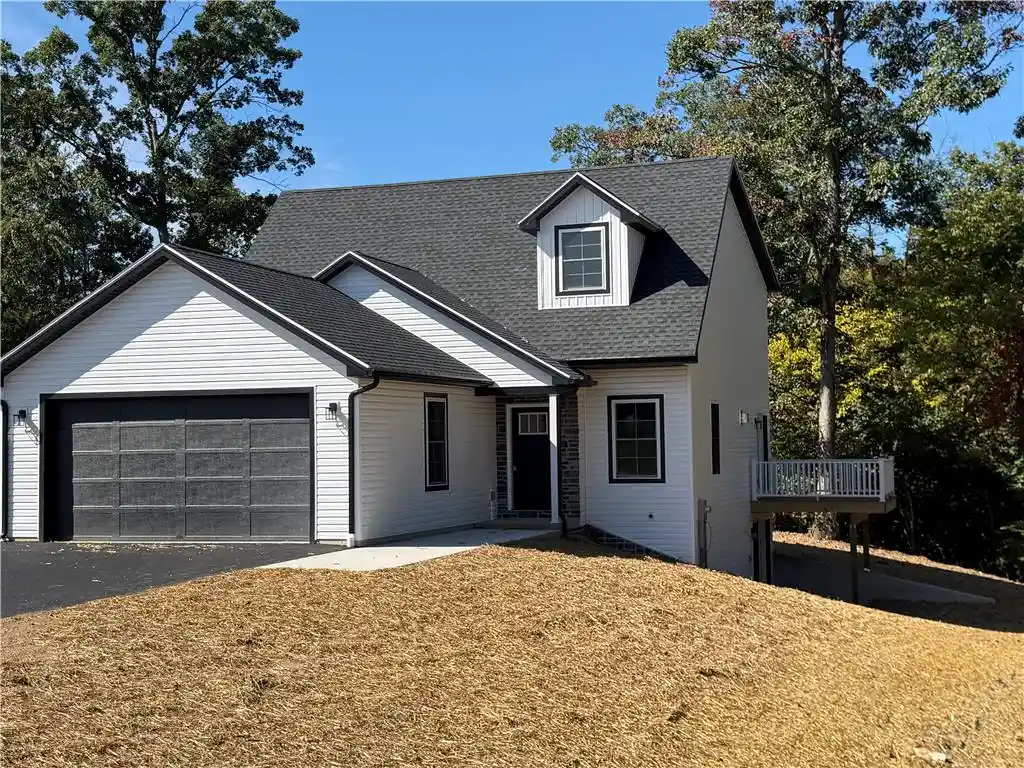 Photo 1 of Single family home for sale at 809 Dickeys Dr, Chambersburg, PA 17202 | MLS# 786063 | Listing updated on 2026-10-26