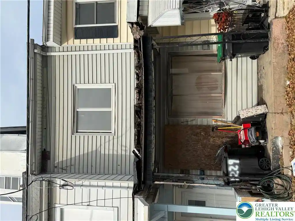 Townhouse for sale at 1231 E Mahoney St, Mahanoy City Boro, PA 17948 | MLS# 786193