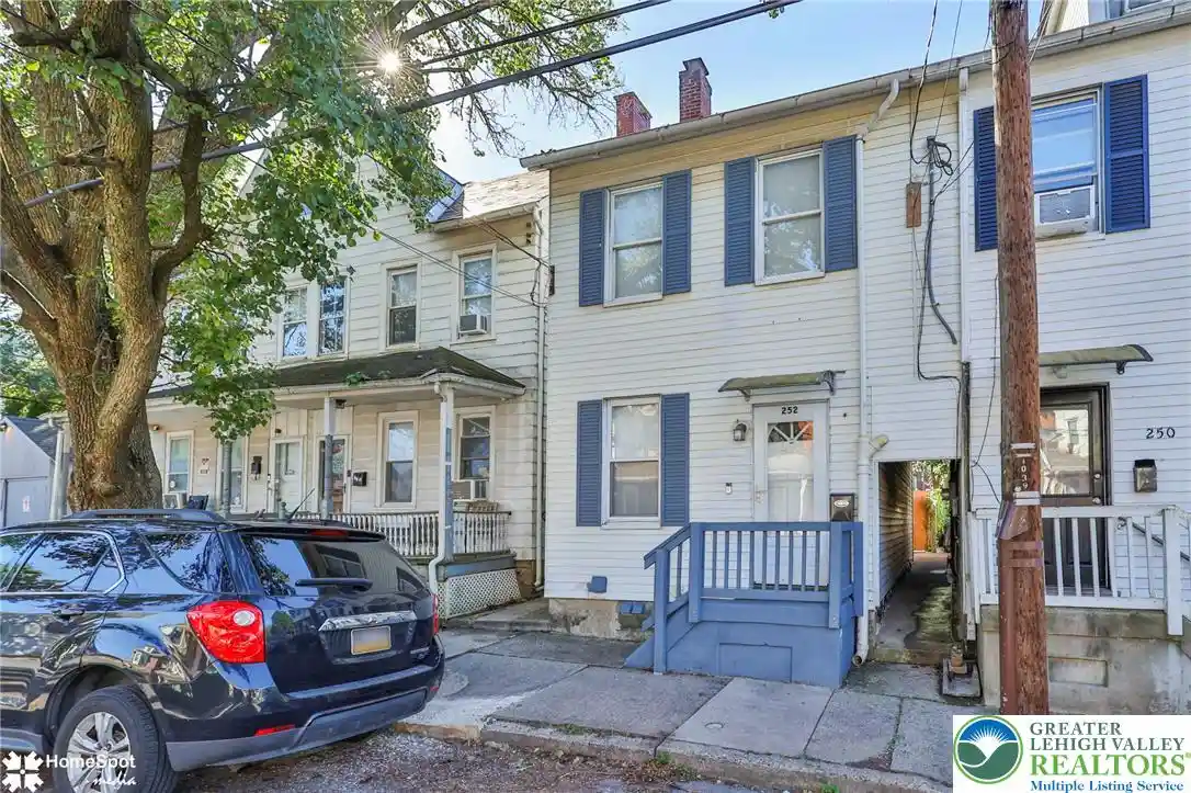 Townhouse for sale at 252 E Ettwein St, Bethlehem, PA 18018 | MLS# 786461