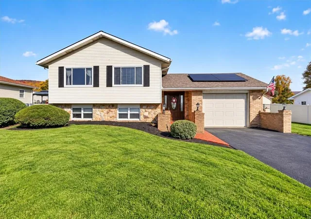 Single family home for sale at 1154 Sunrise Ln, Slatington, PA 18080 | MLS# 787034
