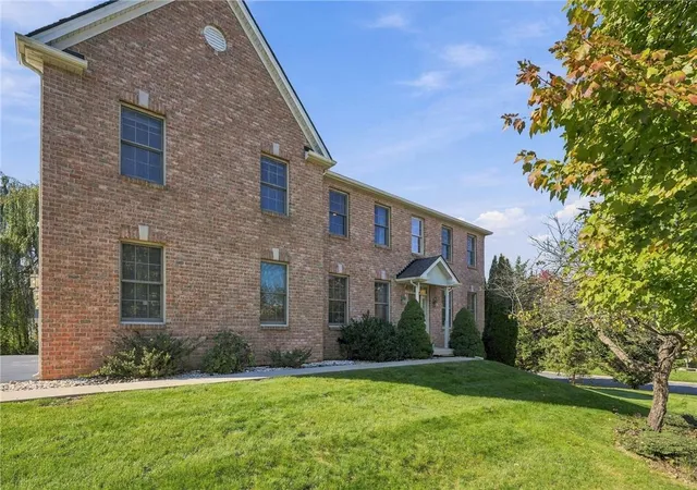 Photo 2 of Single family home for sale at 266 Richard Dr, Allentown, PA 18104 | MLS# 786936 | Listing updated on 2026-10-30