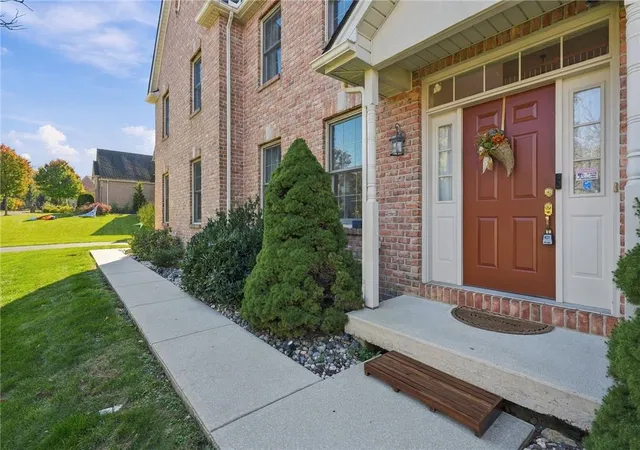 Photo 4 of Single family home for sale at 266 Richard Dr, Allentown, PA 18104 | MLS# 786936 | Listing updated on 2026-10-30