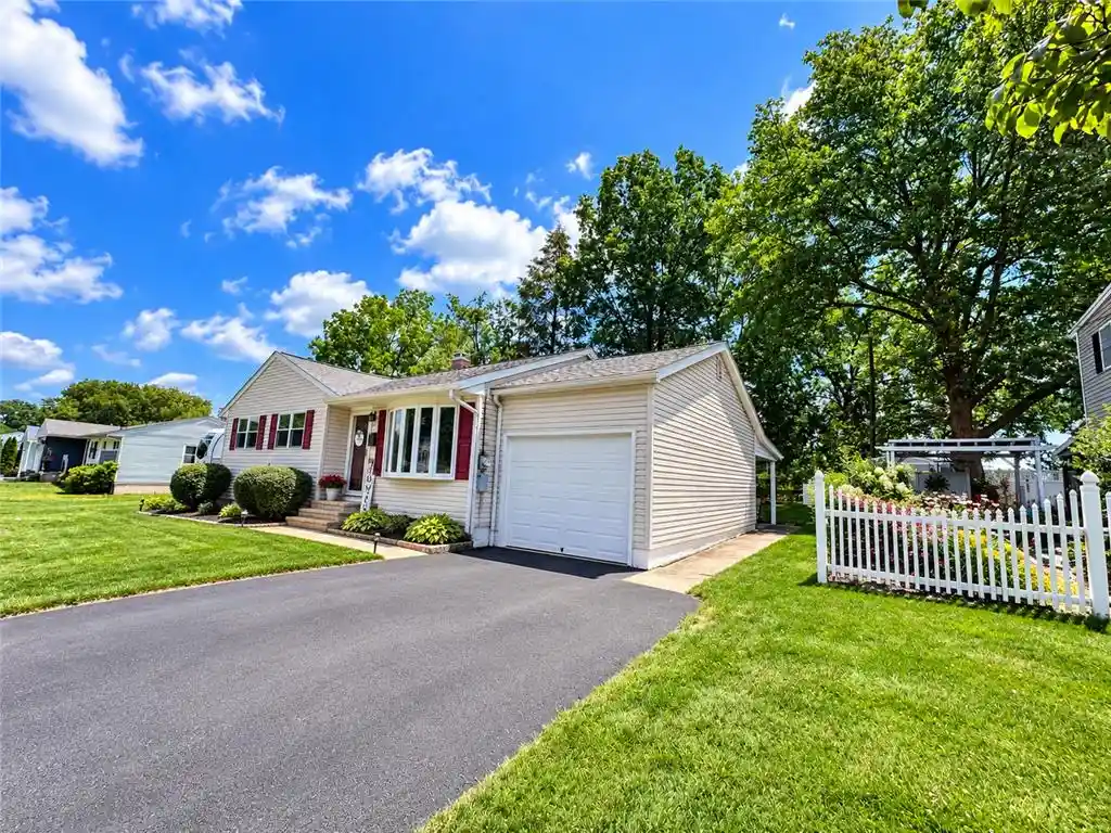 Photo 2 of Single family home for sale at 2101 Aster Rd, Bethlehem, PA 18018 | MLS# 787103 | Listing updated on 2026-10-30