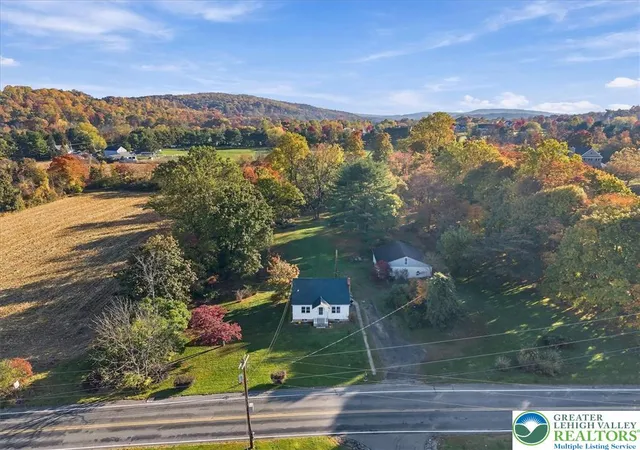 Photo 3 of Single family home for sale at 3157 Flint Hl Rd, Hellertown, PA 18055 | MLS# 787071 | Listing updated on 2026-10-30