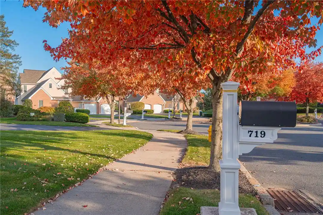 Photo 4 of Townhouse for sale at 719 Dorset Rd, Allentown, PA 18104 | MLS# 787132 | Listing updated on 2026-10-31