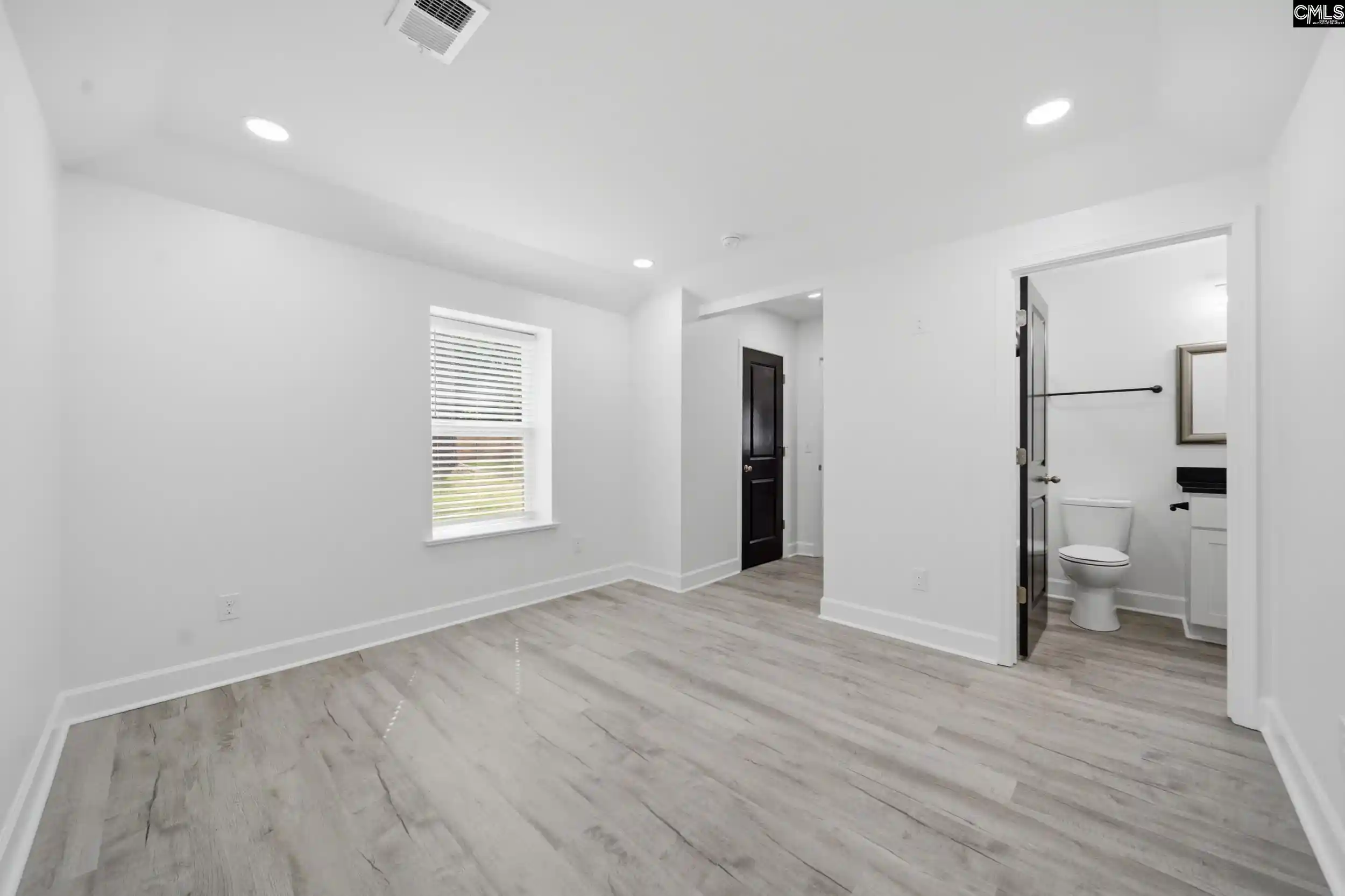 Photo 3 of Single family home for sale at 935 Eastman, Columbia, SC 29203 | MLS# 633138 | Listing updated on 2026-08-25