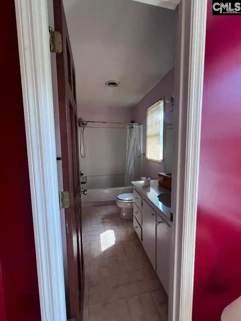 Photo 3 of Sale Pending at 1721 Gamewell, Columbia, SC 29206 | MLS# 638487 | Listing updated on 2026-09-10