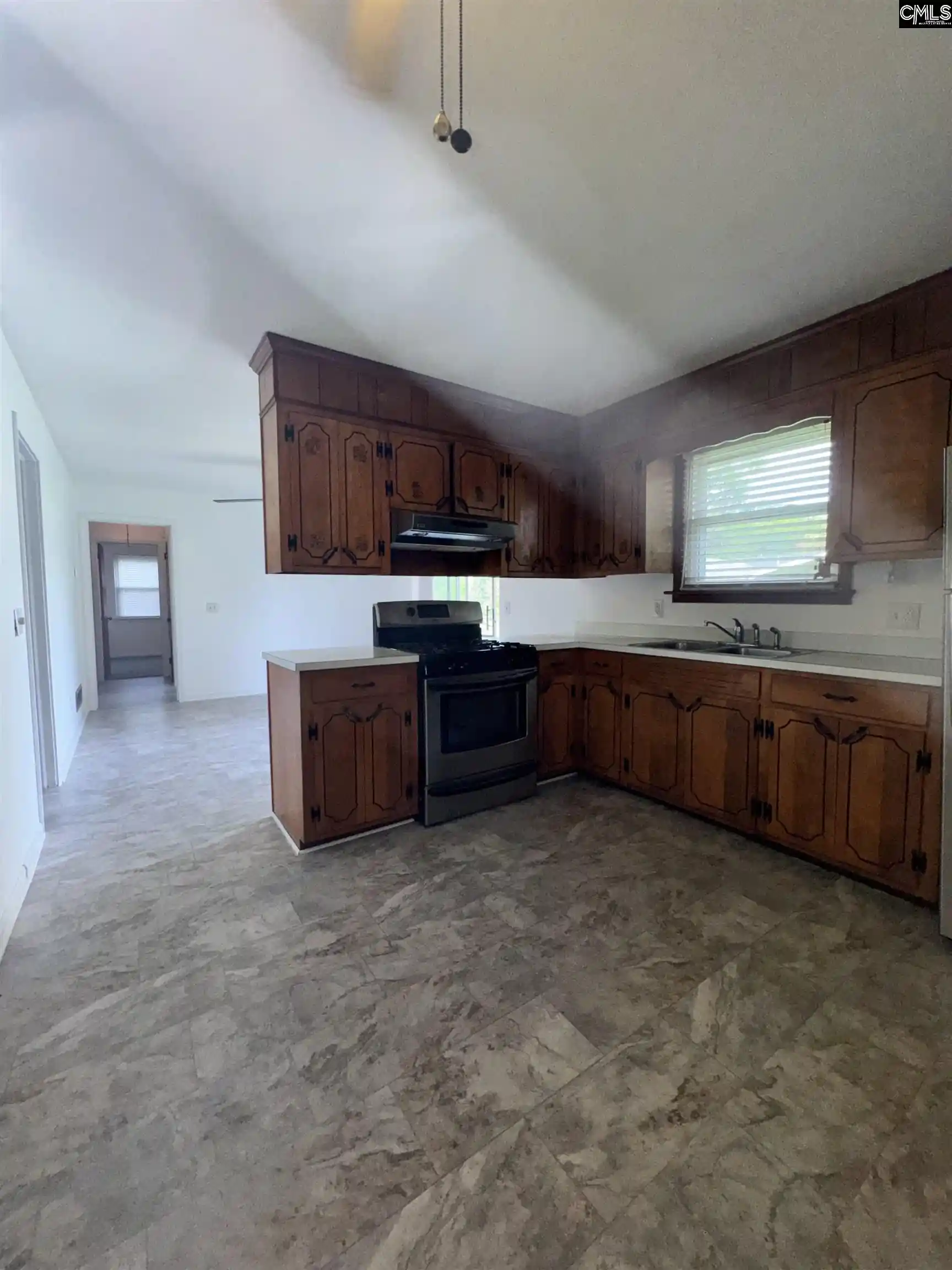 Photo 3 of Sale Pending at 7109 Fran, Columbia, SC 29203 | MLS# 639686 | Listing updated on 2026-09-09