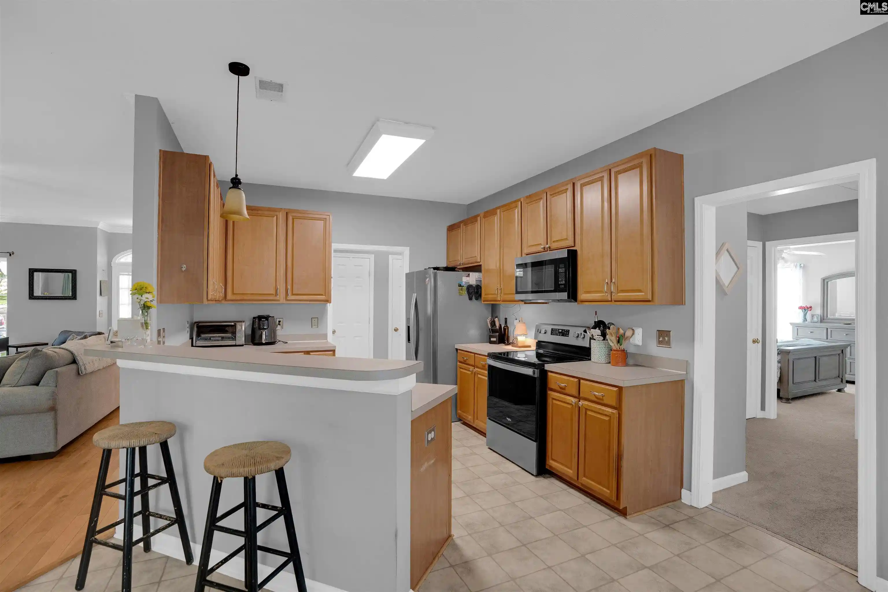 Photo 3 of Sale Pending at 6 Beaconfield, Irmo, SC 29063 | MLS# 640579 | Listing updated on 2026-08-30