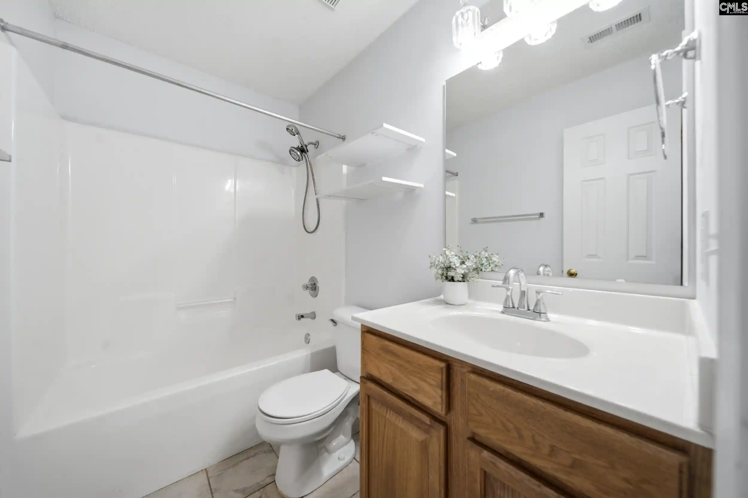 2nd image of 4 Foxwood Ct, West Columbia, SC 29170 | MLS# 640586