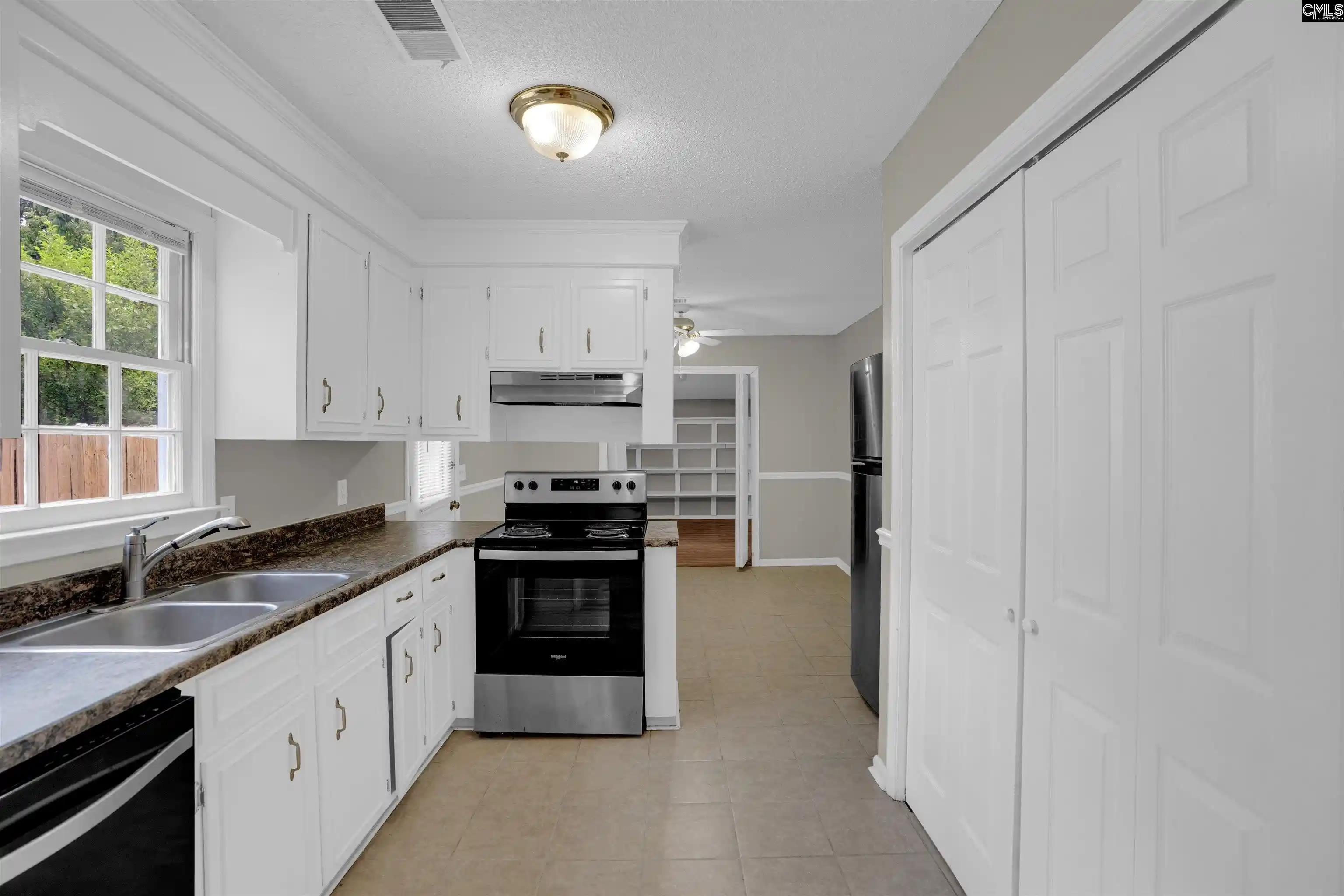 Photo 3 of Sale Pending at 109 Crossthorn, Irmo, SC 29063 | MLS# 640599 | Listing updated on 2026-08-26