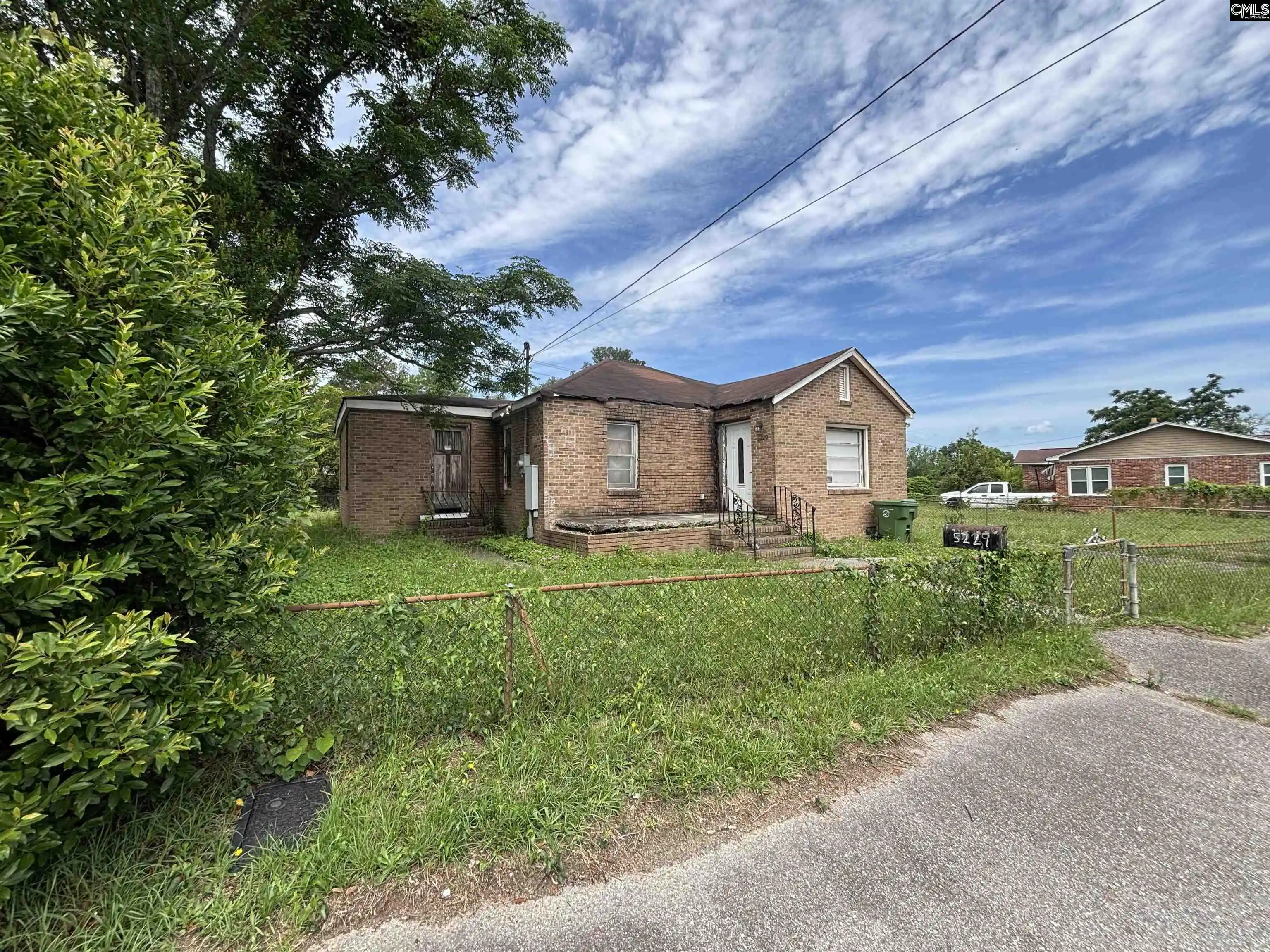 Photo 1 of Sale Pending at 5229 Ridgeway, Columbia, SC 29203 | MLS# 641083 | Listing updated on 2026-09-04