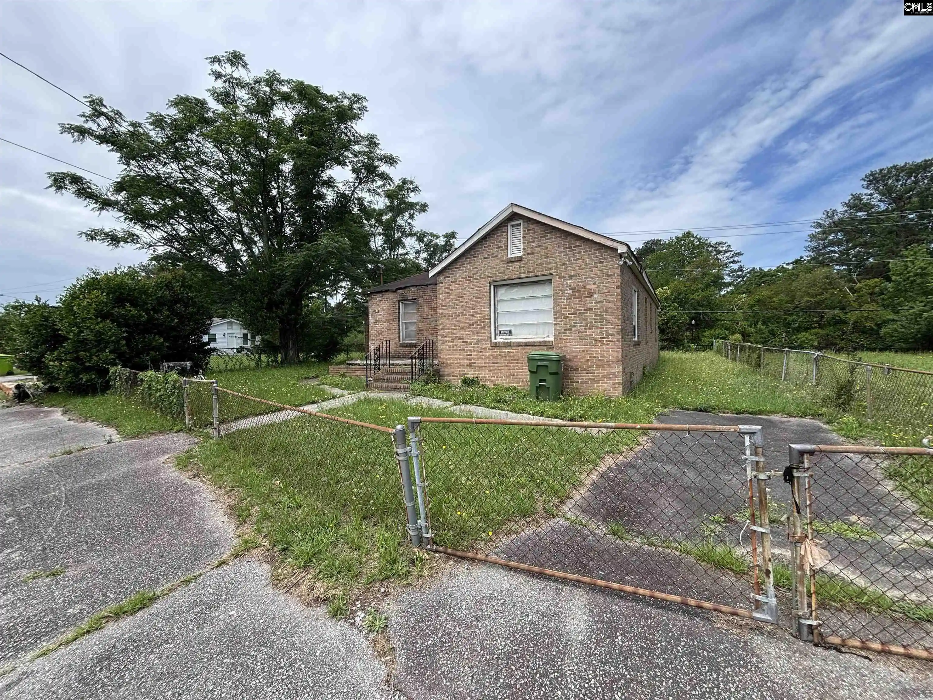 Photo 2 of Sale Pending at 5229 Ridgeway, Columbia, SC 29203 | MLS# 641083 | Listing updated on 2026-09-04