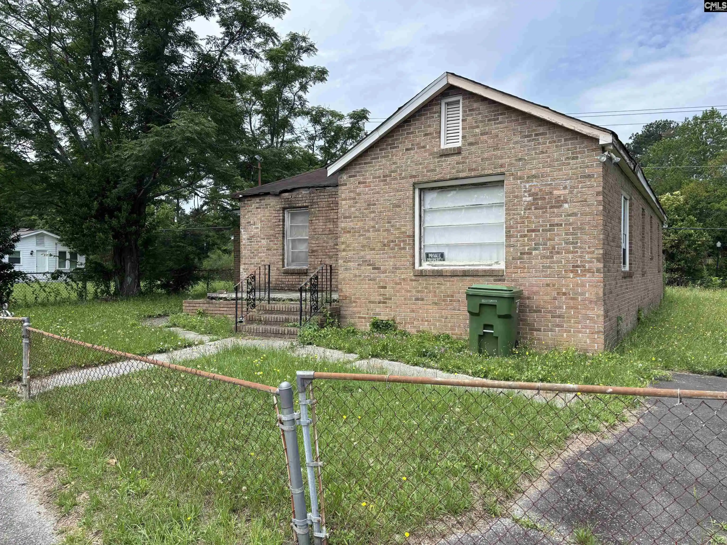 Photo 3 of Sale Pending at 5229 Ridgeway, Columbia, SC 29203 | MLS# 641083 | Listing updated on 2026-09-04