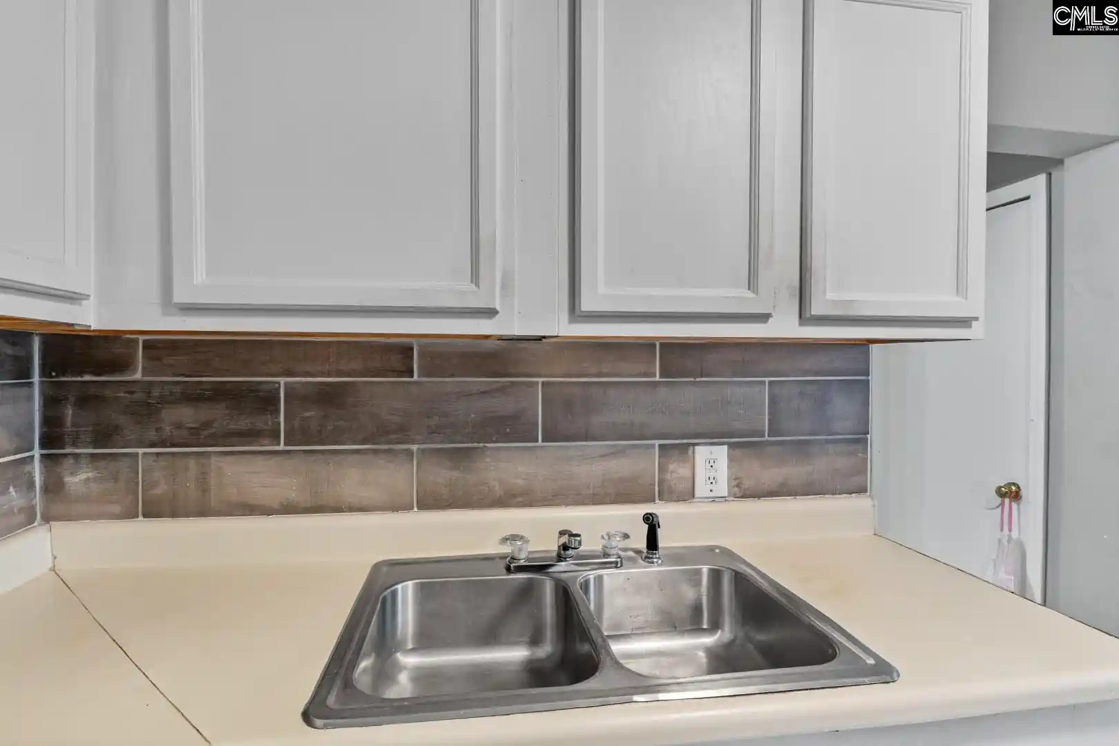 Photo 2 of Single family home for sale at 1120 Tree, Columbia, SC 29205 | MLS# 641901 | Listing updated on 2026-08-31