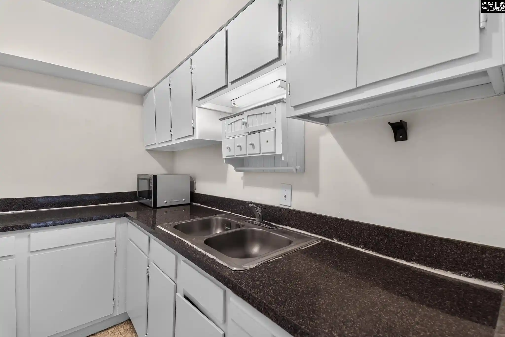 Listing Photo 3 - Condo for sale in building located at 619 King, Columbia, SC 29205 - Unit #402