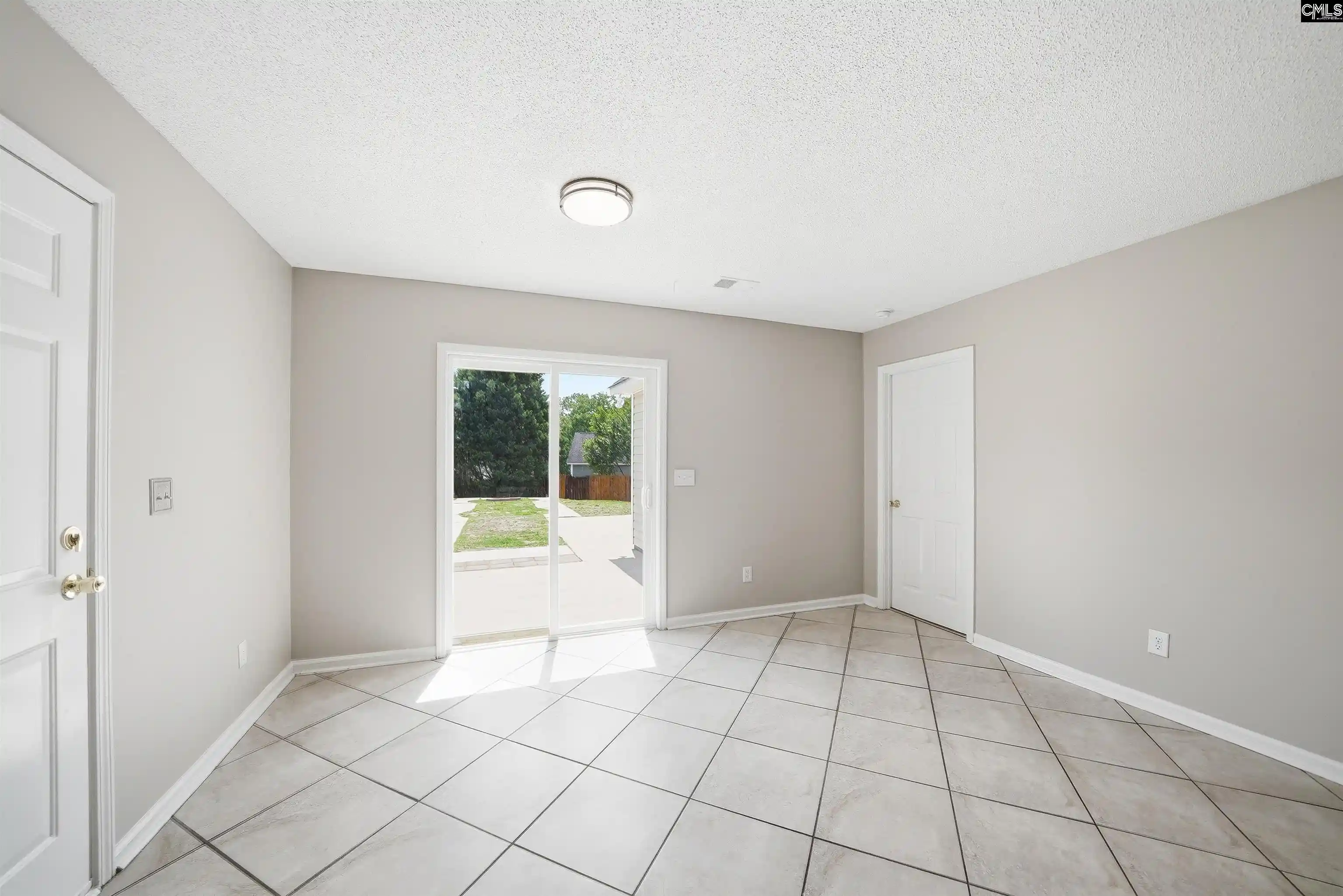 Photo 5 of Single family home for sale at 131 Hunters Ml, West Columbia, SC 29170 | MLS# 642064 | Listing updated on 2026-09-03
