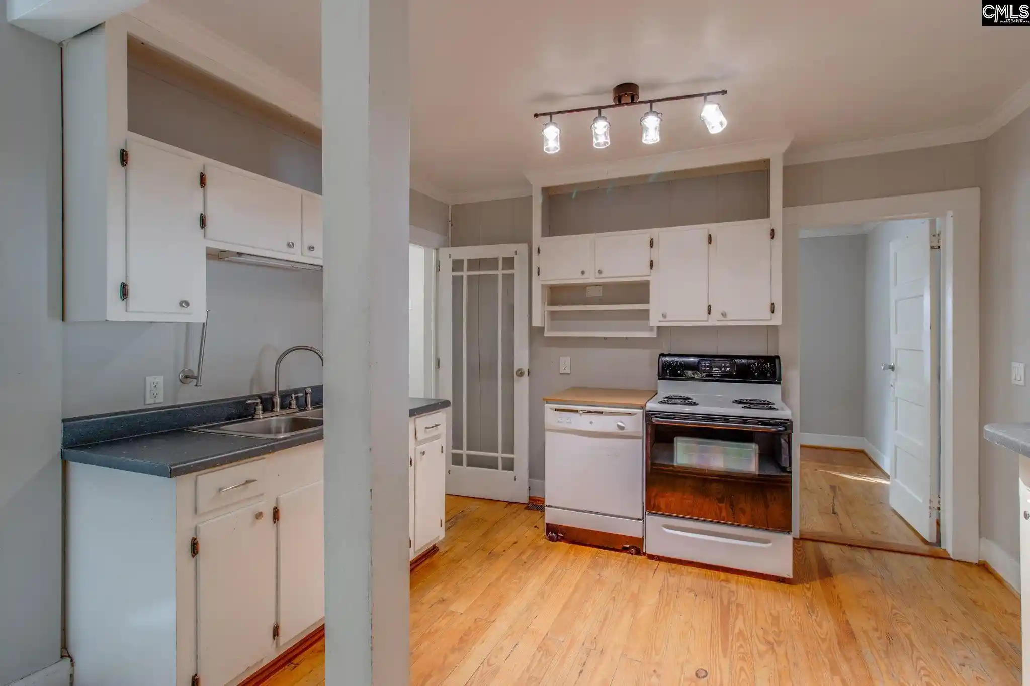 Photo 3 of Single family home for sale at 806 S Woodrow, Columbia, SC 29205 | MLS# 642096 | Listing updated on 2026-09-02