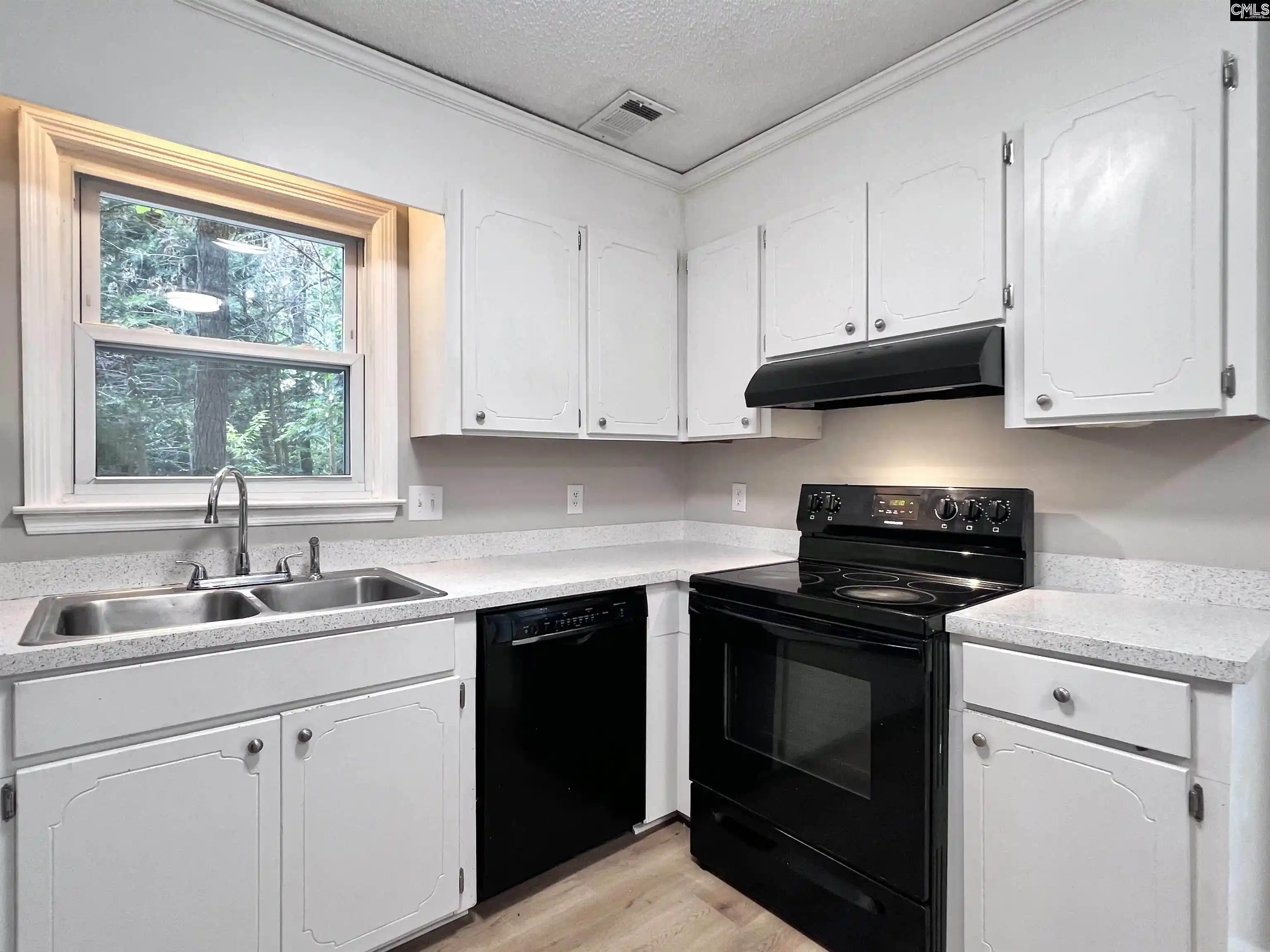 Photo 2 of Townhouse for sale at 16 Crescent, Columbia, SC 29212 | MLS# 642387 | Listing updated on 2026-09-04