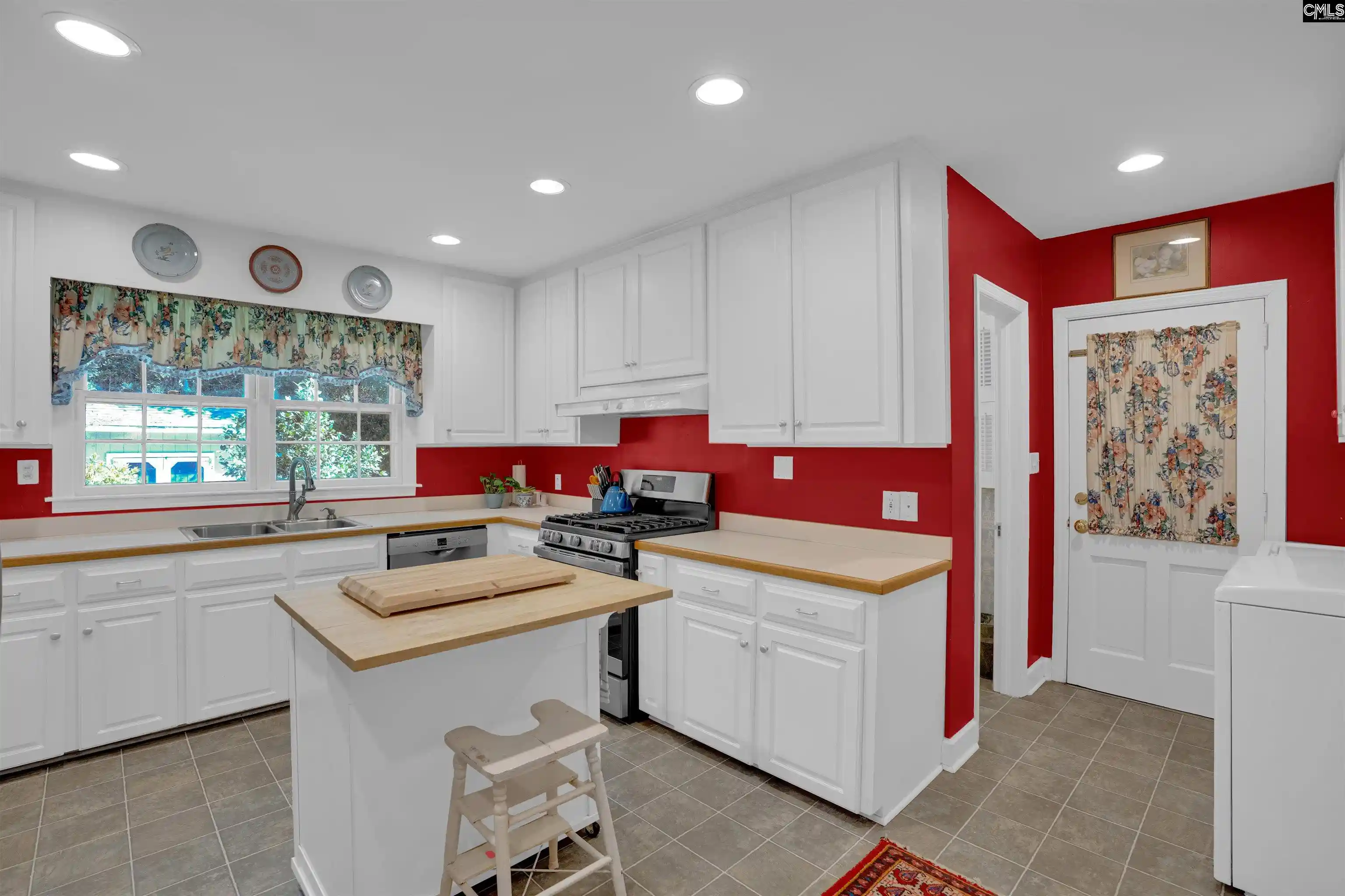 Photo 4 of Single family home for sale at 1550 Adger, Columbia, SC 29205 | MLS# 642538 | Listing updated on 2026-09-10
