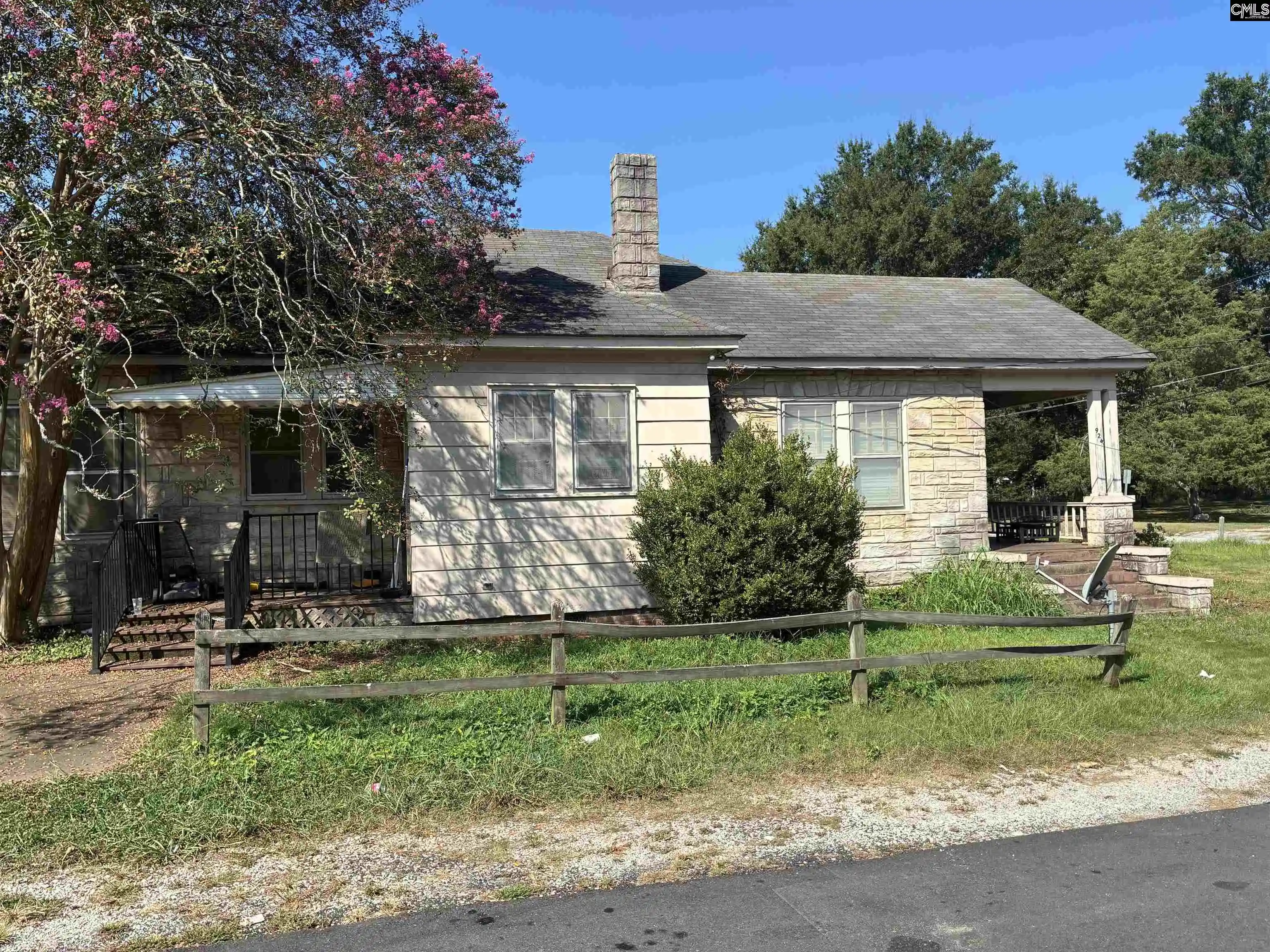 Photo 3 of Single family home for sale at 924 Fair St, Newberry, SC 29108 | MLS# 642589 | Listing updated on 2026-09-16