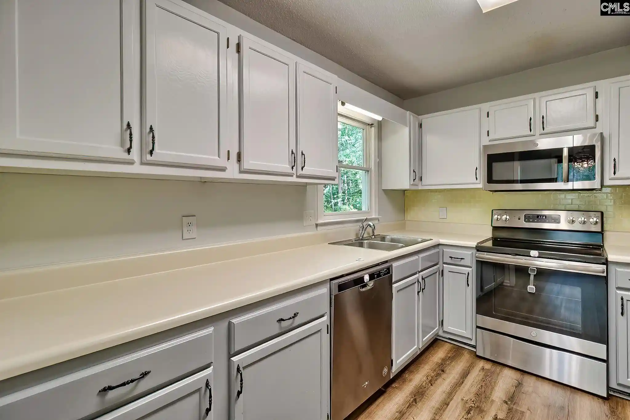 Photo 4 of Sale Pending at 1629 Forest Tr, Columbia, SC 29204 | MLS# 642619 | Listing updated on 2026-09-14