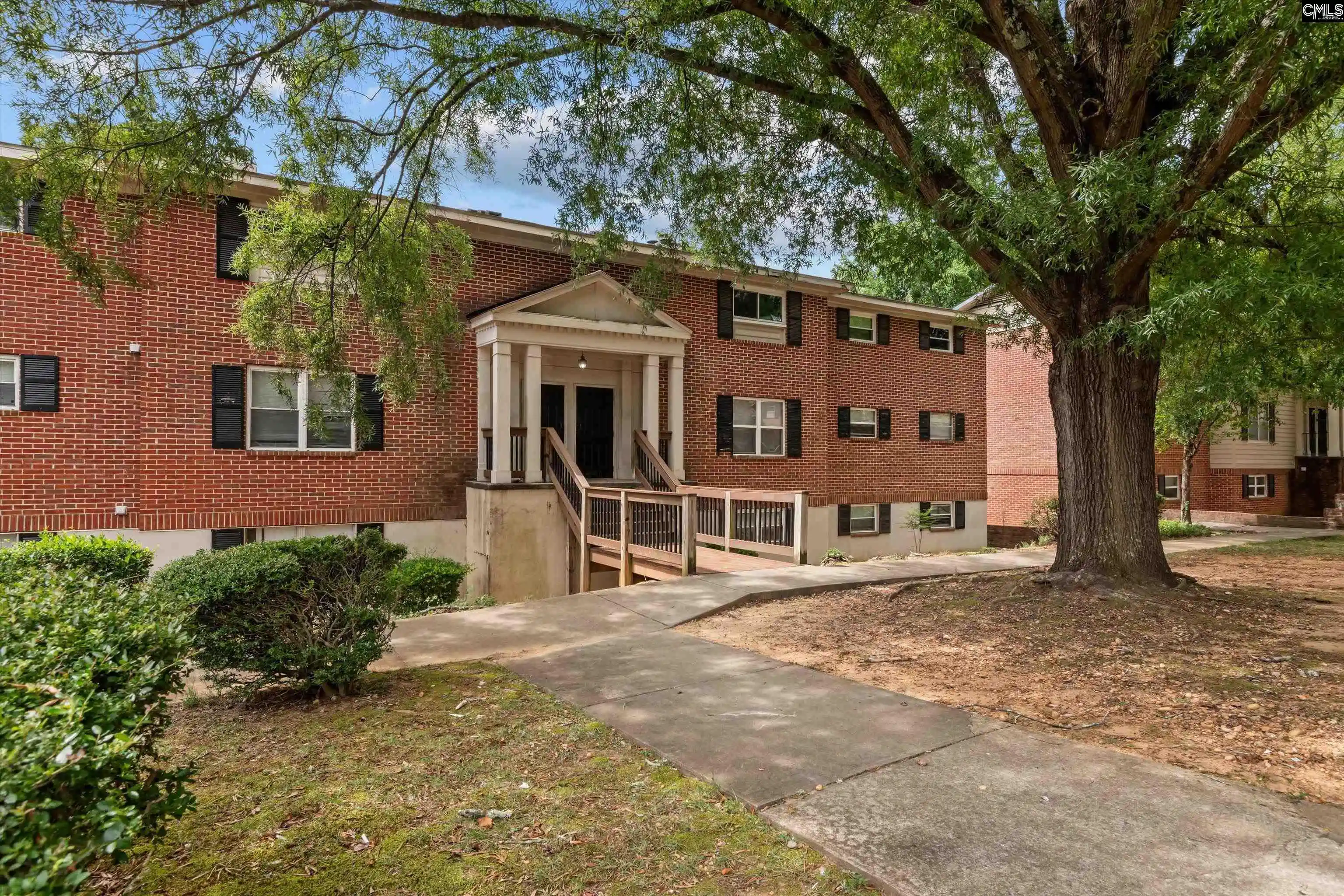 Listing Photo 1 - Condo for sale in building located at 601 Riverhill, Columbia, SC 29210 - Unit #E-3
