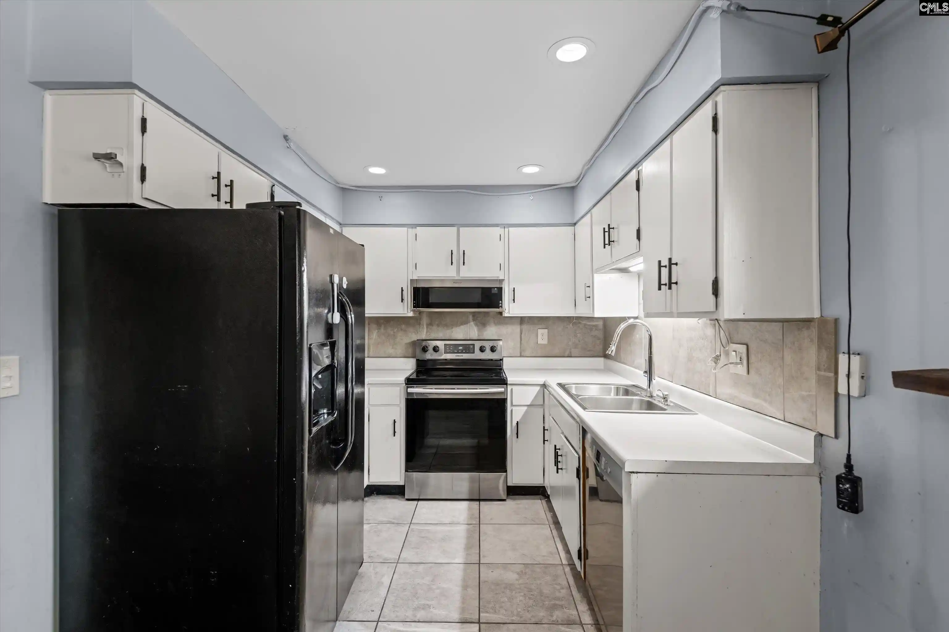 Listing Photo 4 - Condo for sale in building located at 601 Riverhill, Columbia, SC 29210 - Unit #E-3