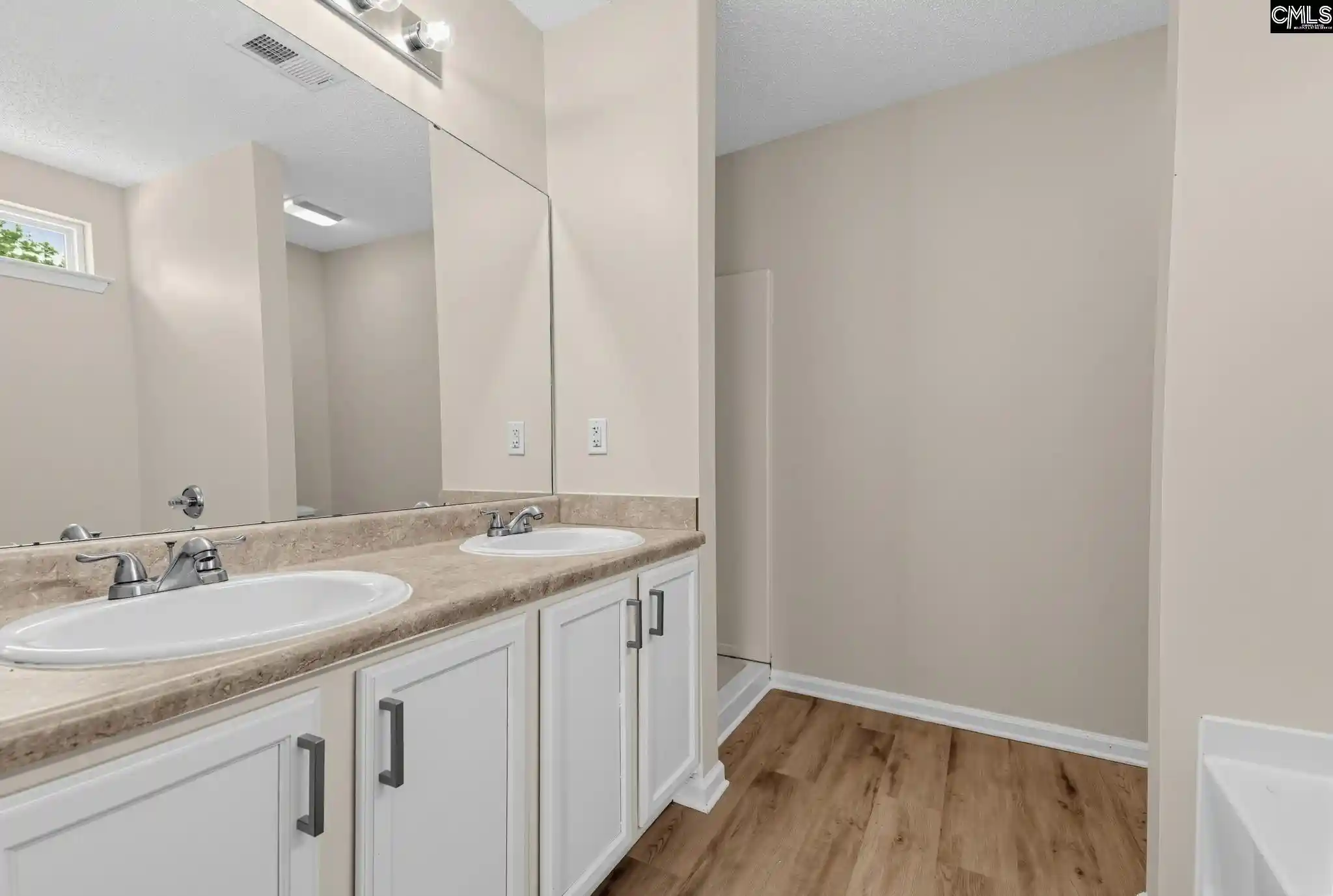 Photo 3 of Single family home for sale at 34 Nottingham, Columbia, SC 29209 | MLS# 642819 | Listing updated on 2026-09-11
