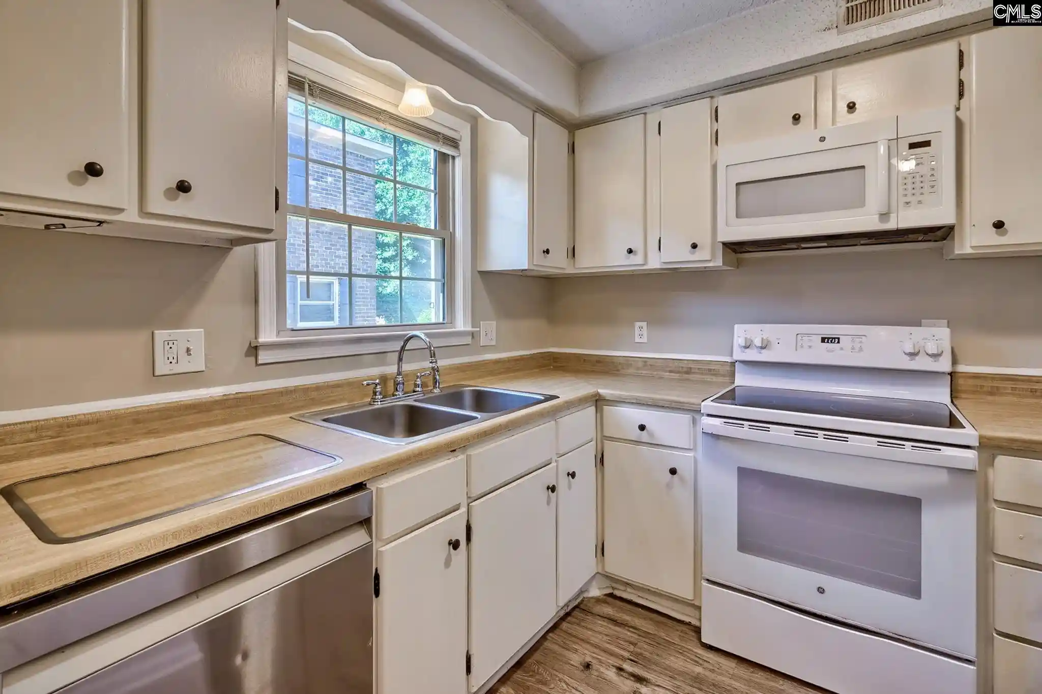 Photo 2 of Townhouse for sale at 3700 Bush River #H-4, Columbia, SC 29210 | MLS# 643040 | Listing updated on 2026-09-16