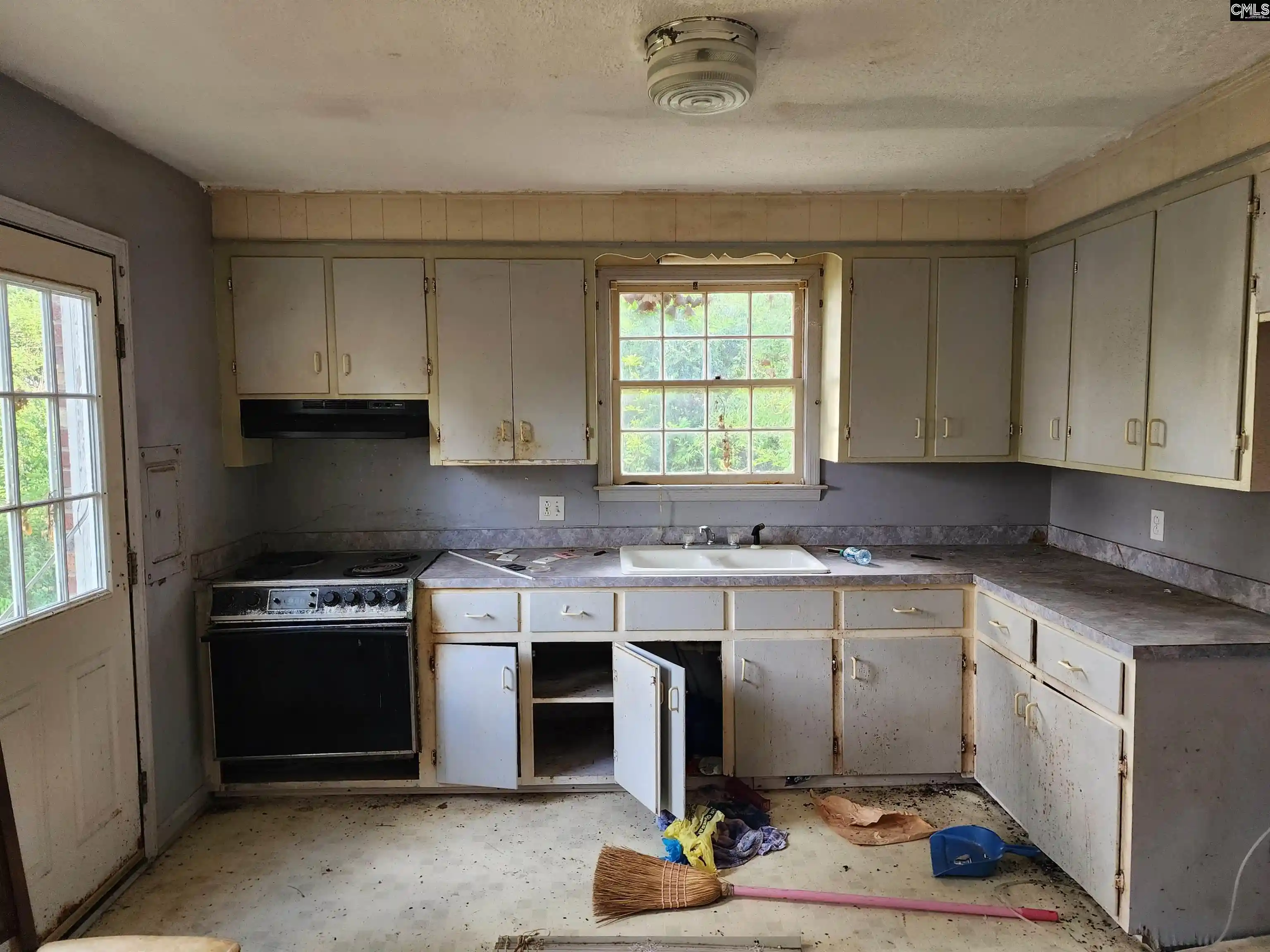 Photo 4 of Sale Pending at 1812 Saint Louis, Columbia, SC 29204 | MLS# 643486 | Listing updated on 2026-10-19