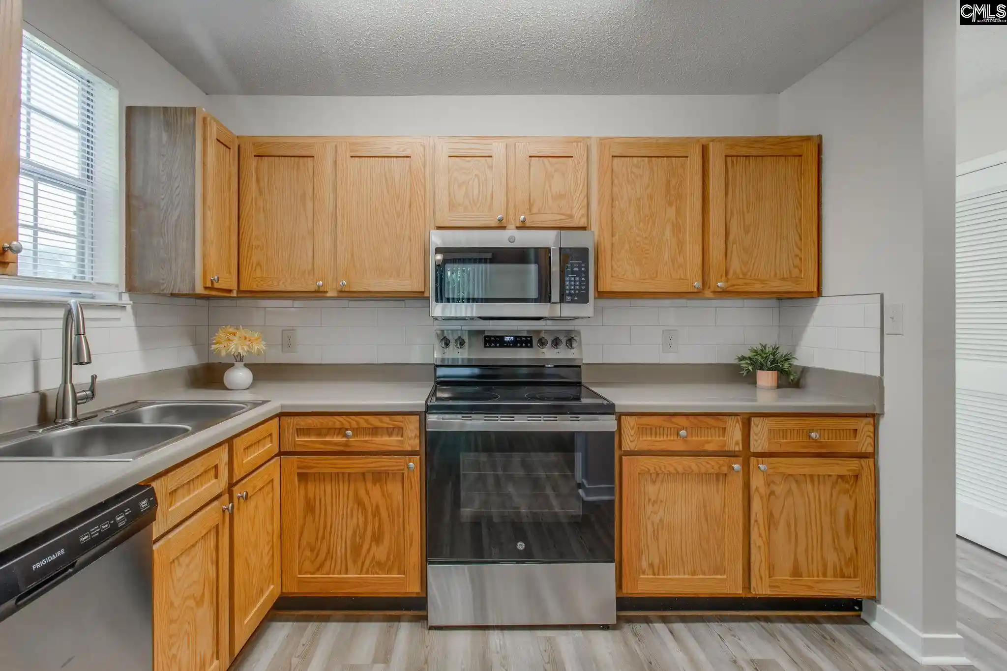 Photo 3 of Sale Pending at 903 Hulon Ln, West Columbia, SC 29169 | MLS# 643674 | Listing updated on 2026-09-27