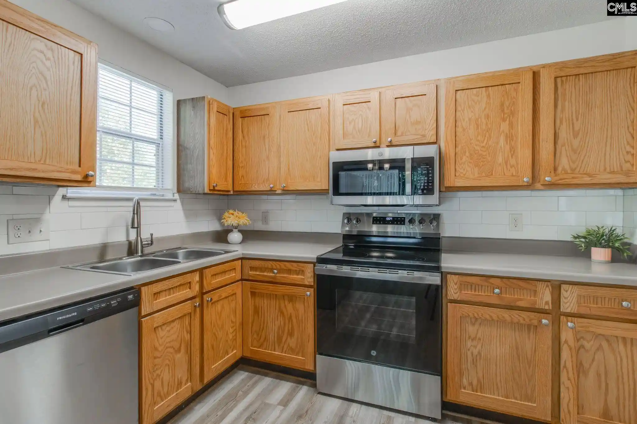 Photo 3 of Sale Pending at 903 Hulon Ln, West Columbia, SC 29169 | MLS# 643674 | Listing updated on 2026-09-27