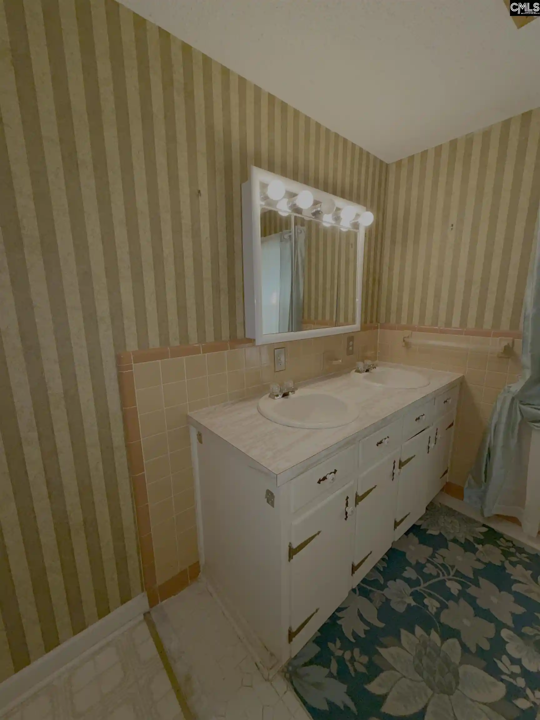 Photo 3 of Single family home for sale at 931 Cedar Ter, Columbia, SC 29209 | MLS# 644191 | Listing updated on 2026-10-01