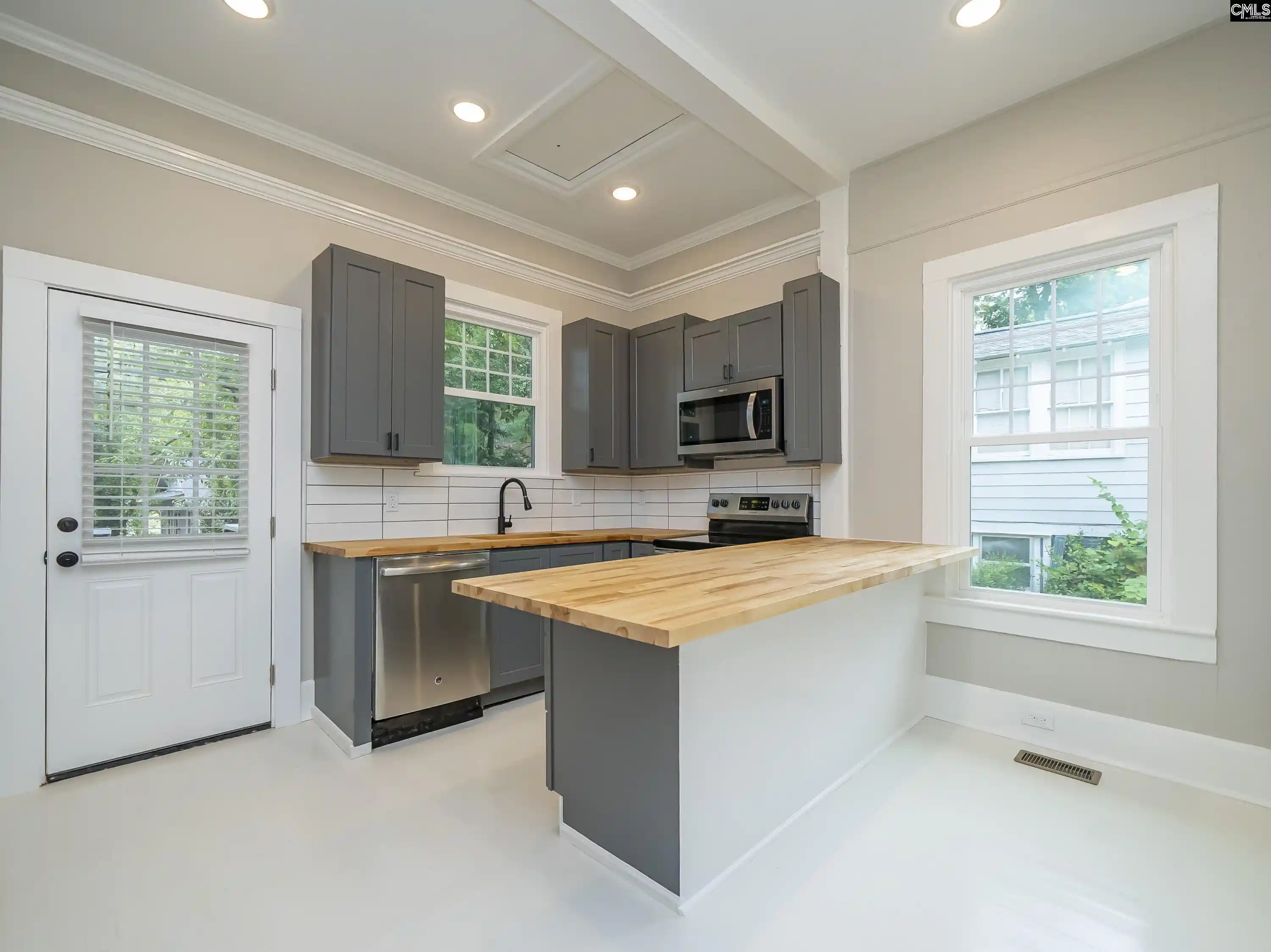 Photo 4 of Sale Pending at 2211 Lee, Columbia, SC 29205 | MLS# 644638 | Listing updated on 2026-10-16