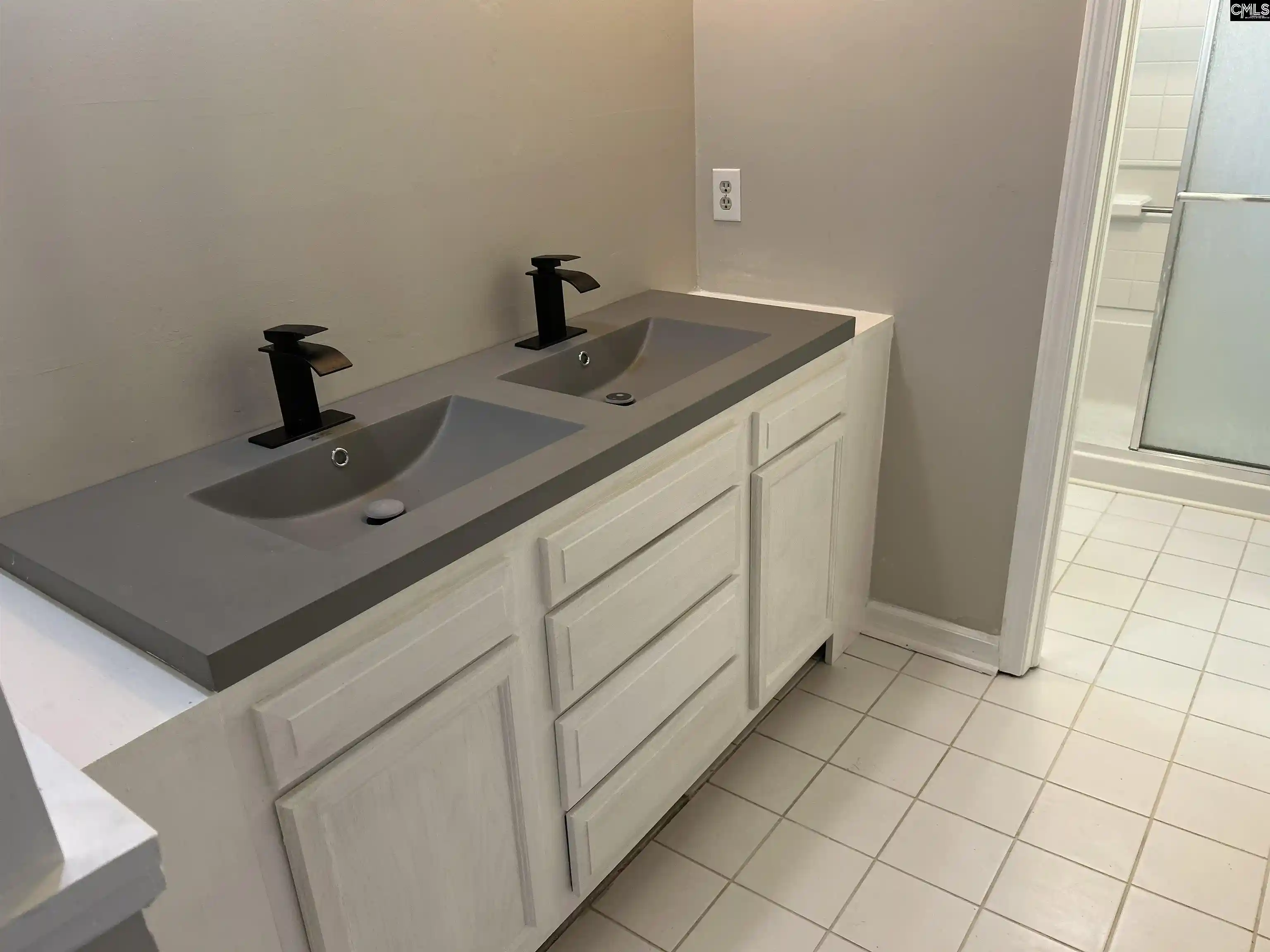 Photo 4 of Single family home for sale at 100 Finsbury, Columbia, SC 29212 | MLS# 644746 | Listing updated on 2026-10-09
