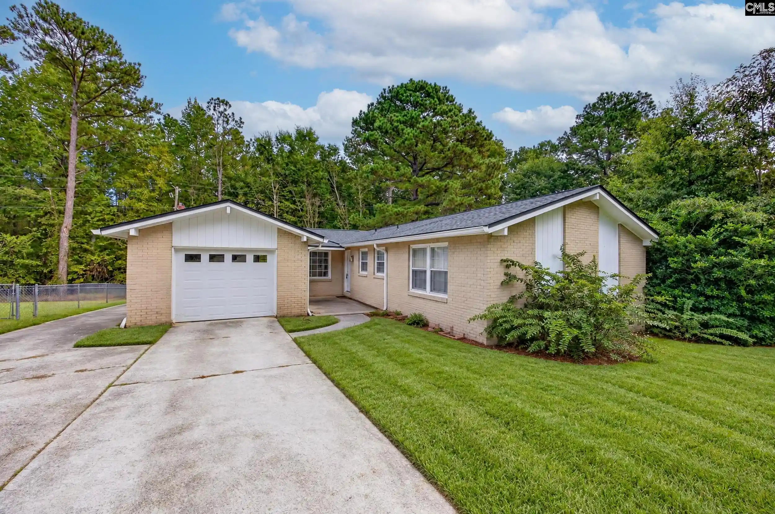 Photo 1 of Single family home for sale at 324 Dutch, Irmo, SC 29063 | MLS# 644927 | Listing updated on 2026-10-13