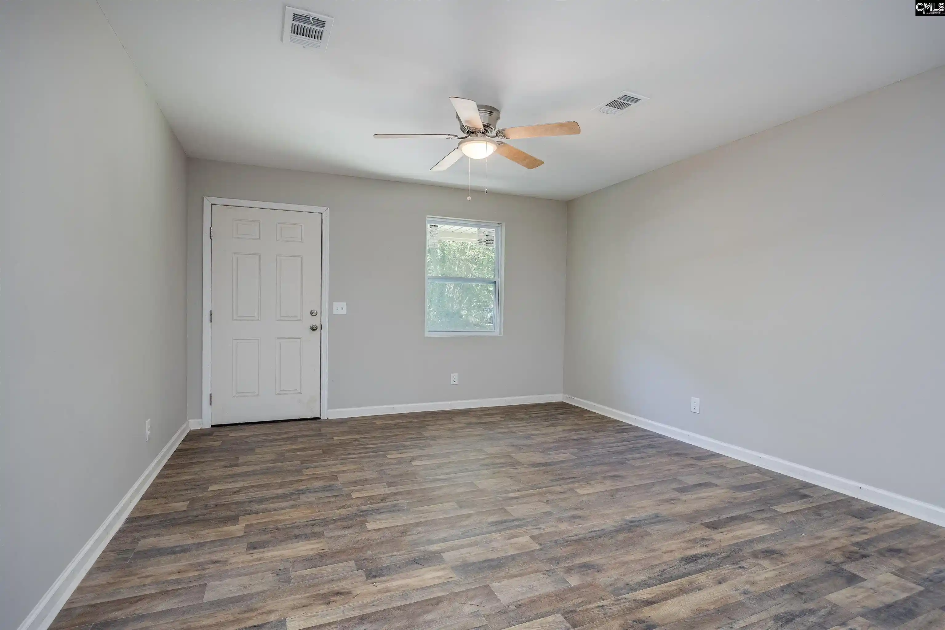 Photo 3 of Single family home for sale at 916 Swan, Columbia, SC 29203 | MLS# 645032 | Listing updated on 2026-10-15