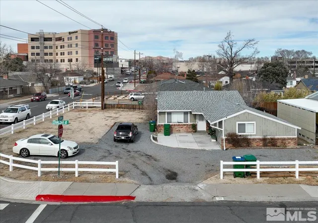 Listing Photo 4 - Condo for sale in building located at 760 Balzar Cir, Reno, NV 89502