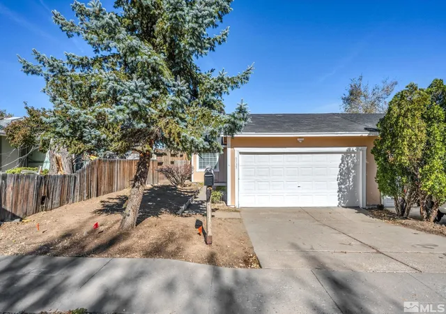 Photo 2 of Townhouse for sale at 6735 Peppermint Dr, Reno, NV 89506 | MLS# 250005038 | Listing updated on 2025-05-30