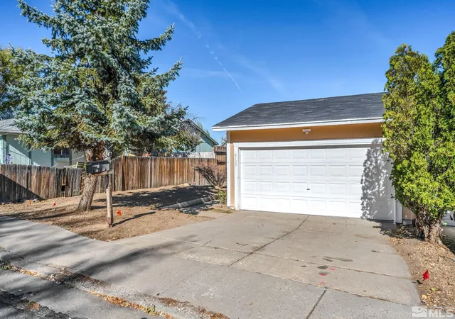 Photo 3 of Townhouse for sale at 6735 Peppermint Dr, Reno, NV 89506 | MLS# 250005038 | Listing updated on 2025-05-30