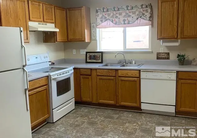 Listing Photo 5 - Condo for sale in building located at 2090 Patton Dr, Reno, NV 89512