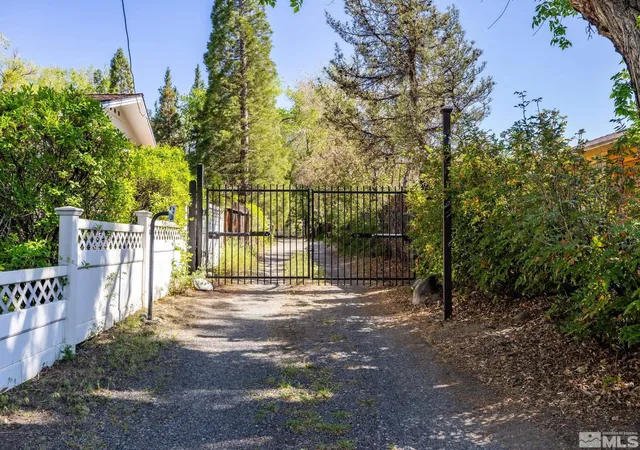 Photo 4 of Single family home for sale at 1550 Mount Rose St, Reno, NV 89509 | MLS# 250006005 | Listing updated on 2025-09-10
