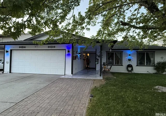 Photo 2 of Single family home for sale at 930 Glen Meadow Dr, Sparks, NV 89434 | MLS# 250006101 | Listing updated on 2025-06-15
