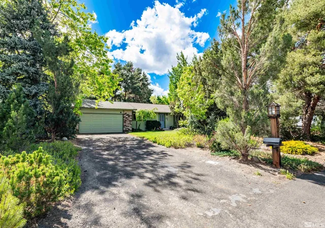 Photo 2 of Single family home for sale at 12565 Creek Crst Dr, Reno, NV 89511 | MLS# 250006487 | Listing updated on 2025-08-25