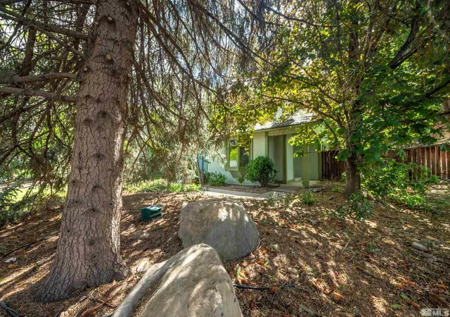 Photo 4 of Single family home for sale at 12565 Creek Crst Dr, Reno, NV 89511 | MLS# 250006487 | Listing updated on 2025-08-25