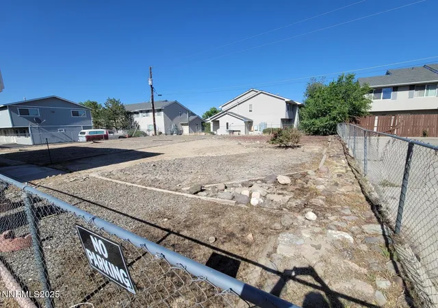 Photo 4 of House for sale at 135 Curry Dr, Fernley, NV 89408 | MLS# 250050291 | Listing updated on 2025-06-10